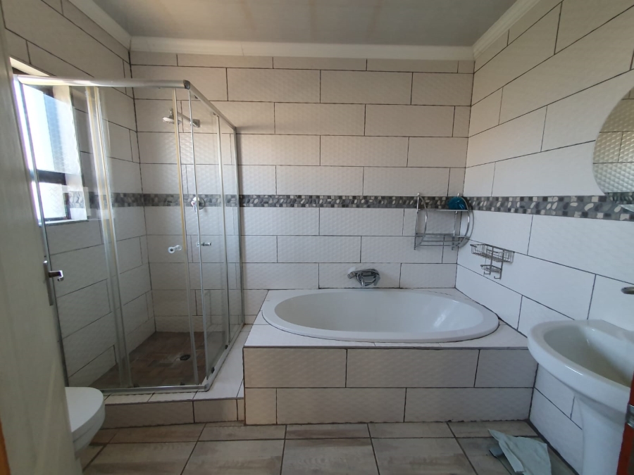 7 Bedroom Property for Sale in Naudeville Free State